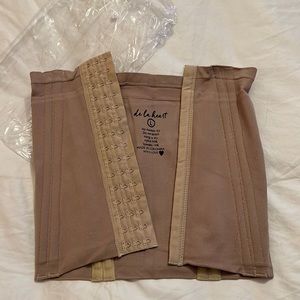 De La Heart Waist Trainer never worn size Large